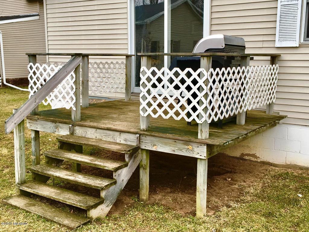 105 N Front St, Grant, MI 49327 photo 30