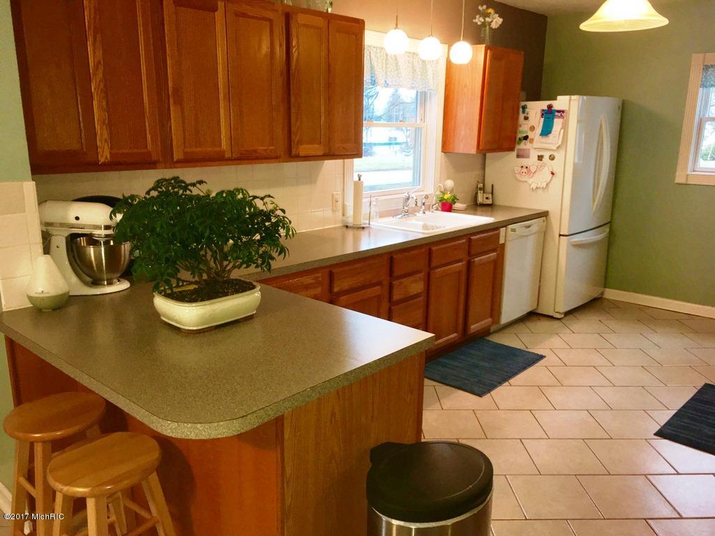 105 N Front St, Grant, MI 49327 photo 8