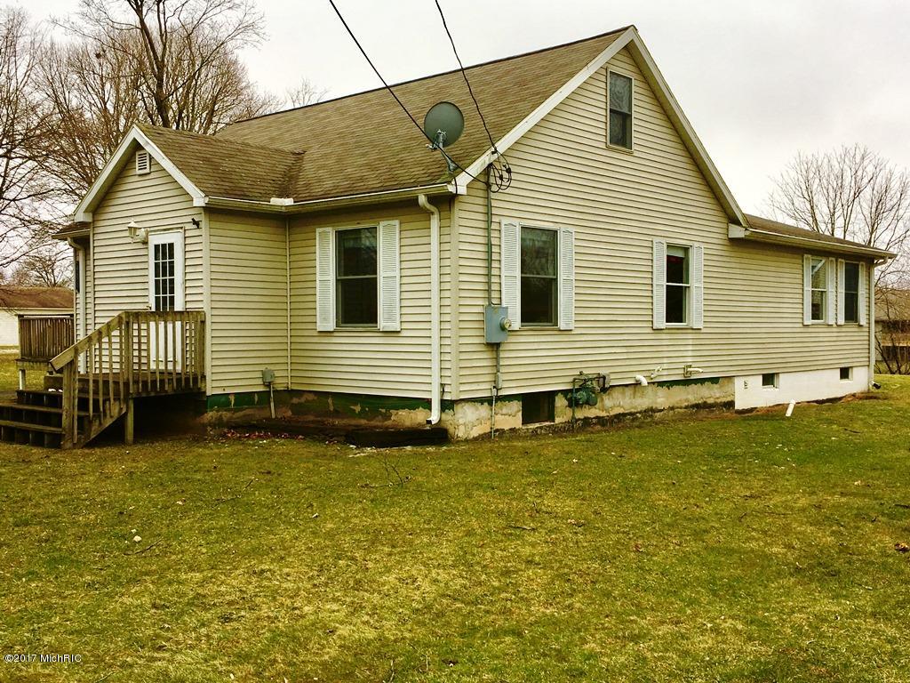 105 N Front St, Grant, MI 49327 photo 36