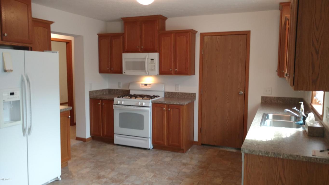 3158 Monroe Rd, Blanchard, MI 49310 photo 3