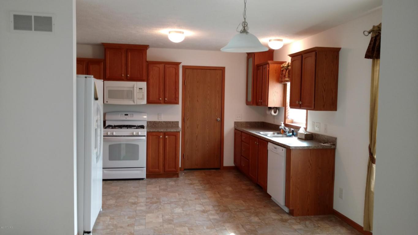 3158 Monroe Rd, Blanchard, MI 49310 photo 2