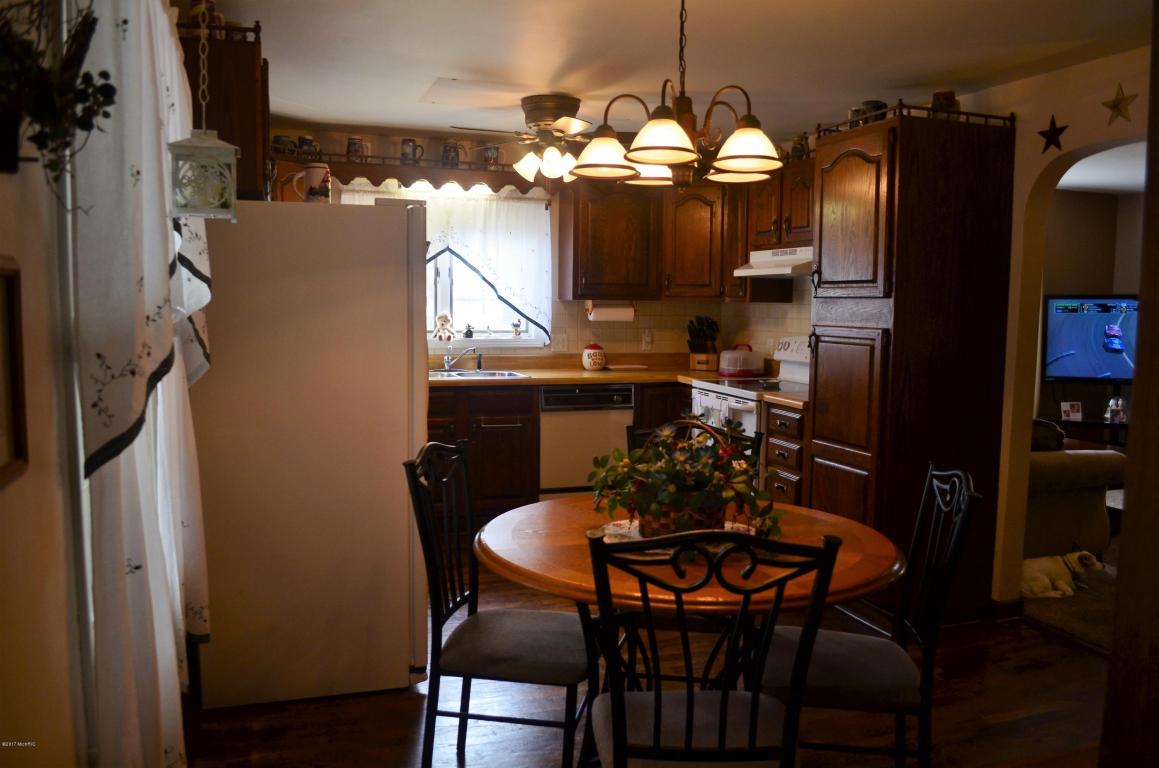 118 Dallas, Colon, MI 49040 photo 5