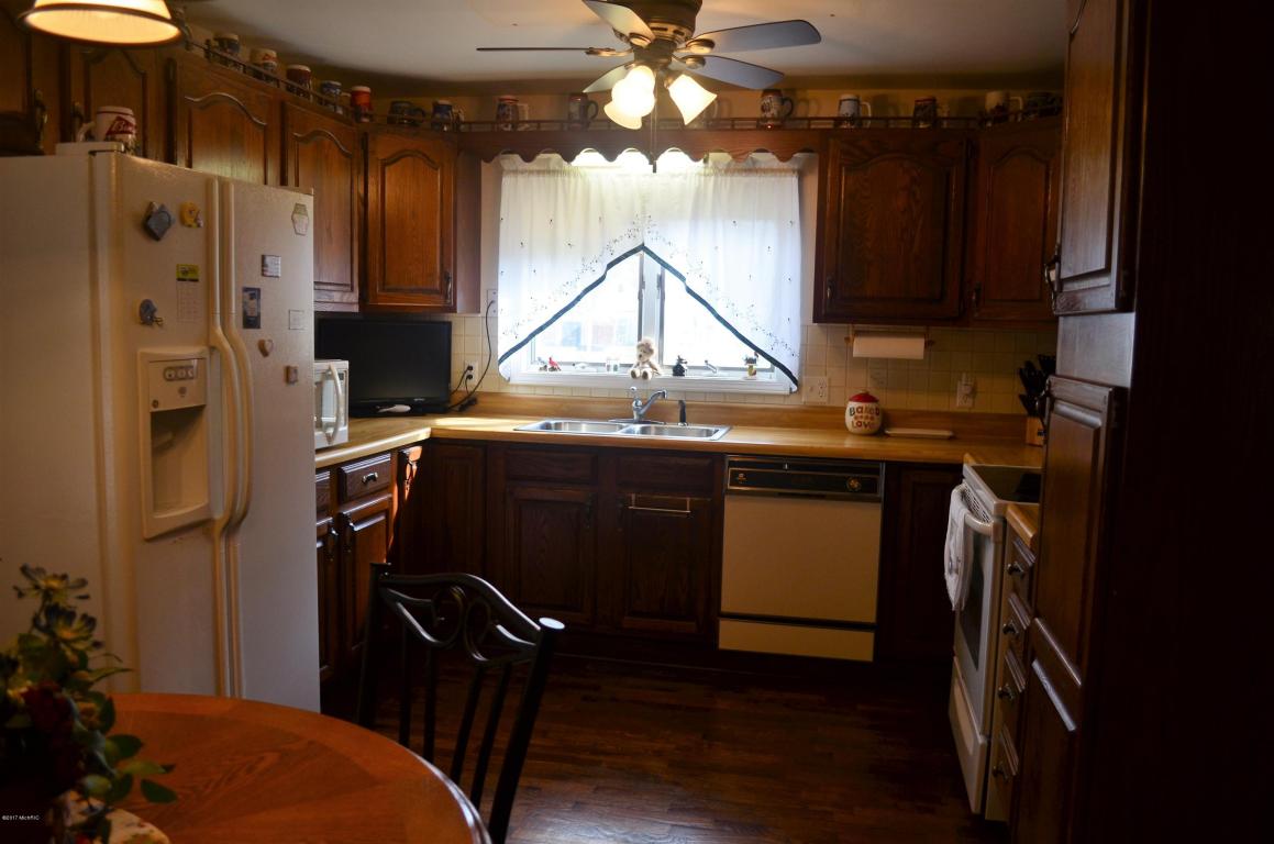 118 Dallas, Colon, MI 49040 photo 7