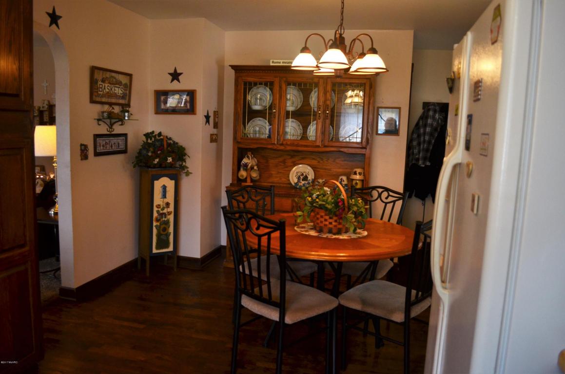 118 Dallas, Colon, MI 49040 photo 8
