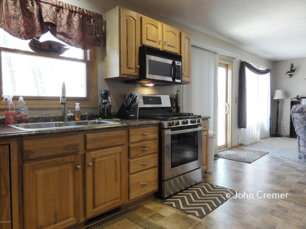 606 11th St, Plainwell, MI 49080 photo 10
