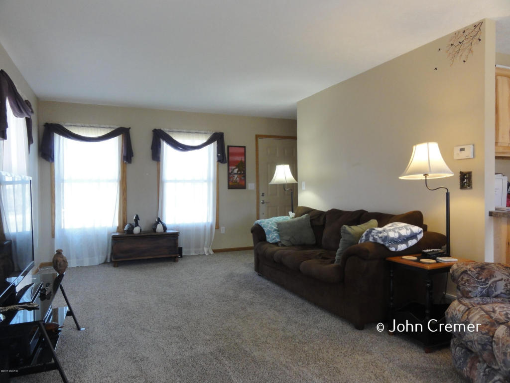 606 11th St, Plainwell, MI 49080 photo 3