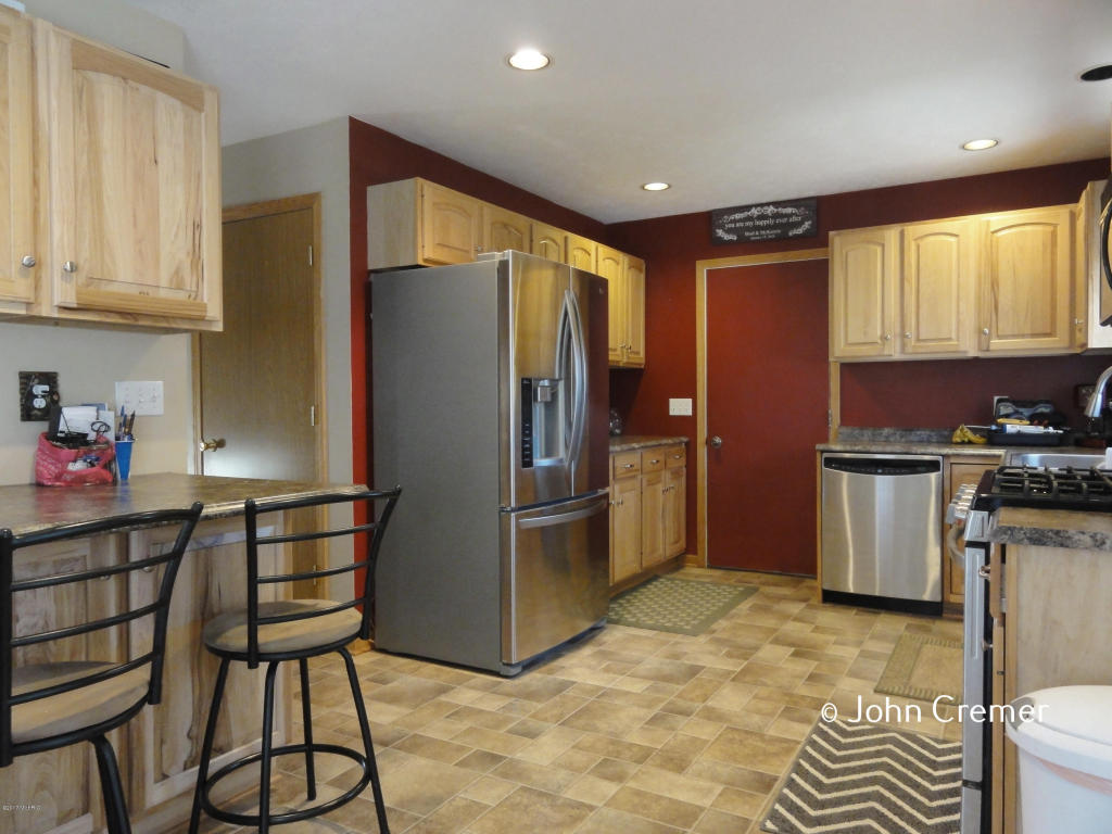 606 11th St, Plainwell, MI 49080 photo 9