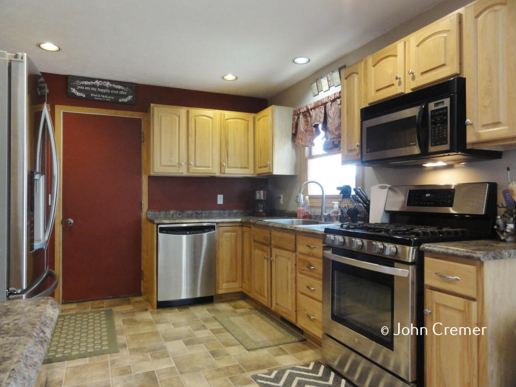 606 11th St, Plainwell, MI 49080 photo 8