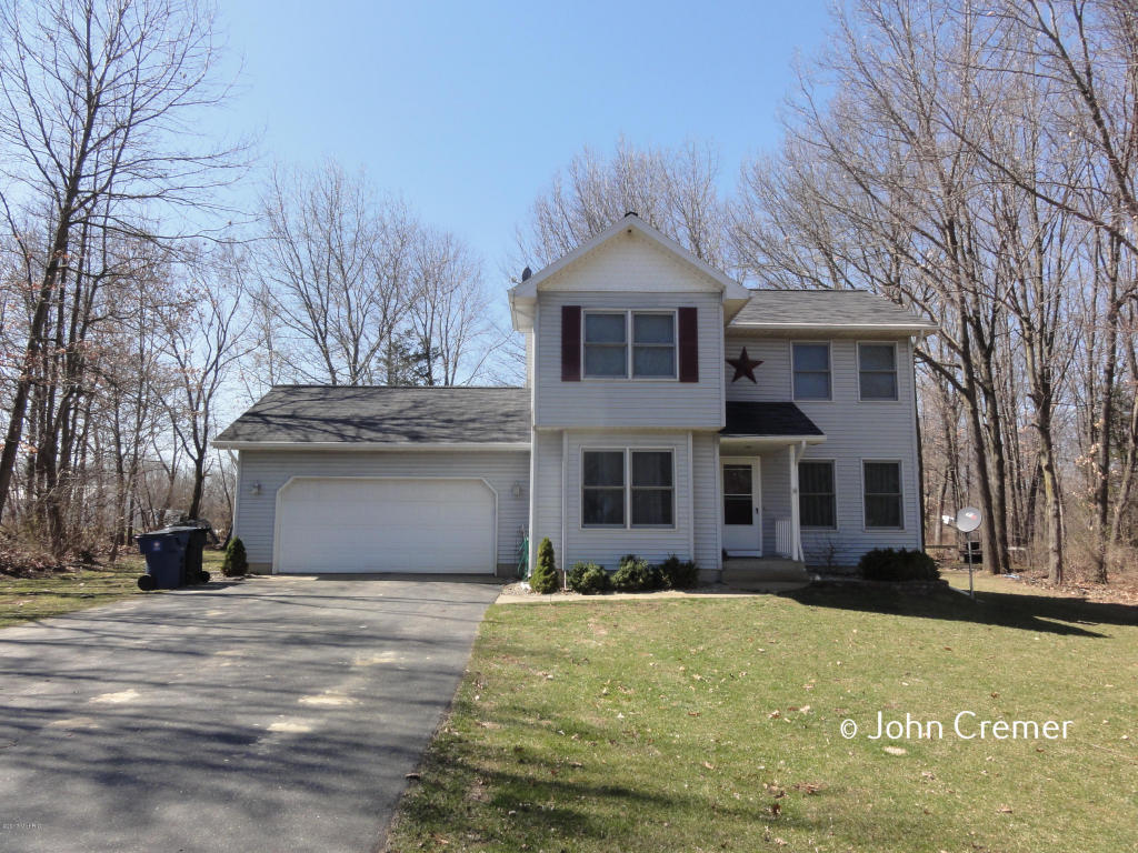606 11th St, Plainwell, MI 49080 photo 1