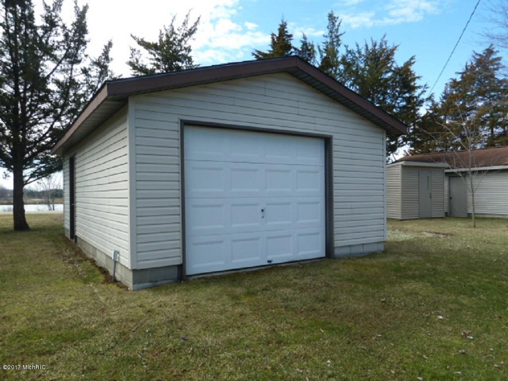 1798 Point Dr, Camden, MI 49232 photo 27