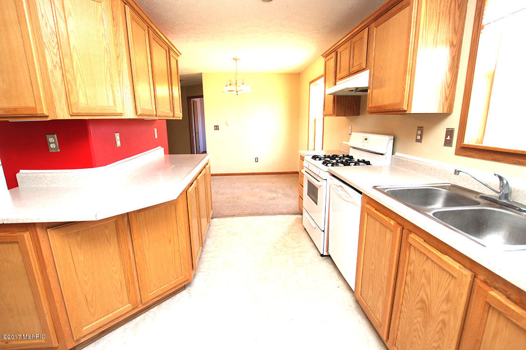 97 E Jefferson, Newaygo, MI 49337 photo 3