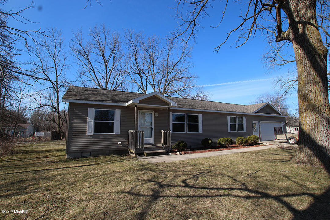 97 E Jefferson, Newaygo, MI 49337 photo 1