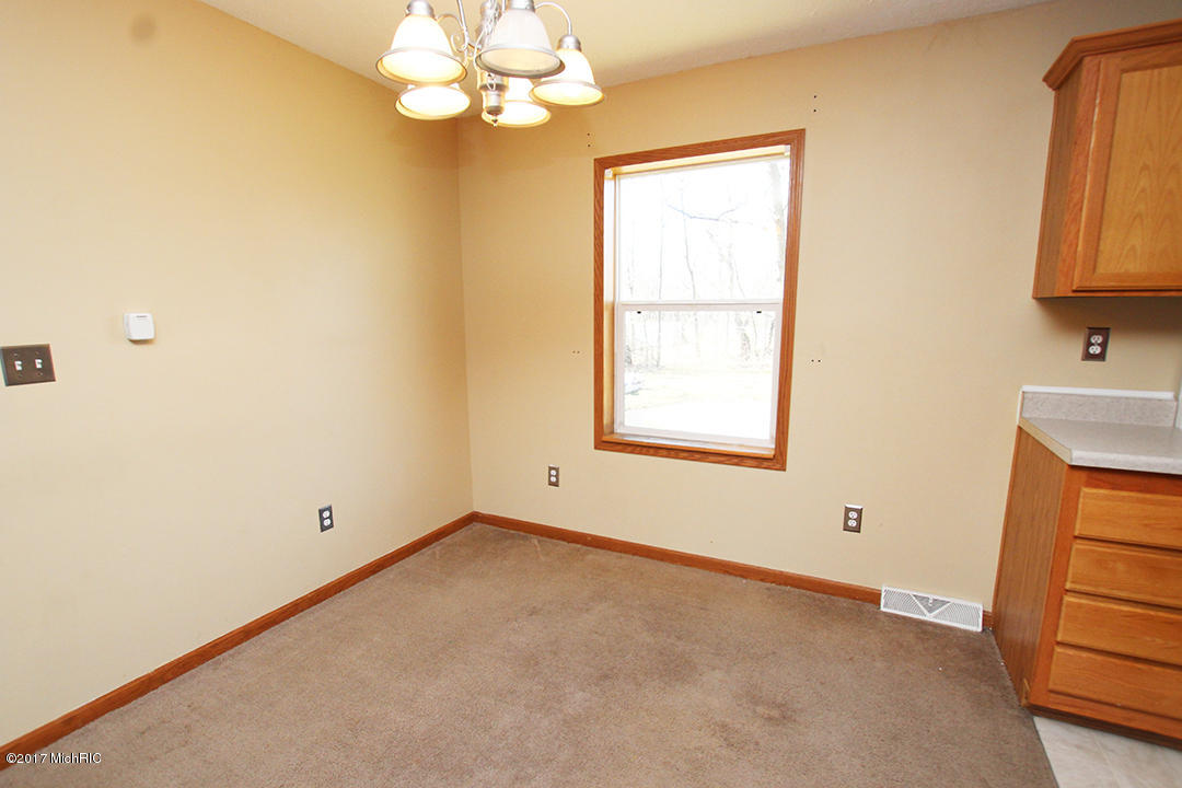 97 E Jefferson, Newaygo, MI 49337 photo 8