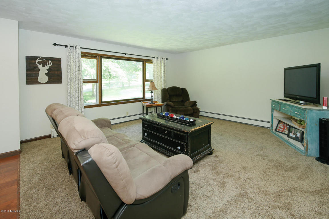 10902 Jones, Bellevue, MI 49021 photo 3