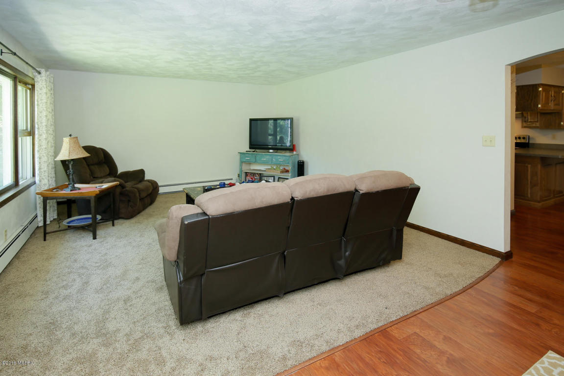 10902 Jones, Bellevue, MI 49021 photo 5
