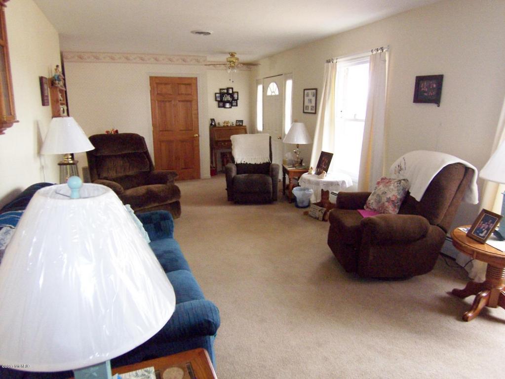 520 N Cedar St, Evart, MI 49631 photo 6