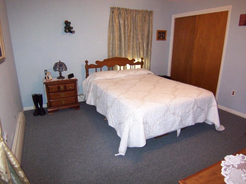 520 N Cedar St, Evart, MI 49631 photo 10