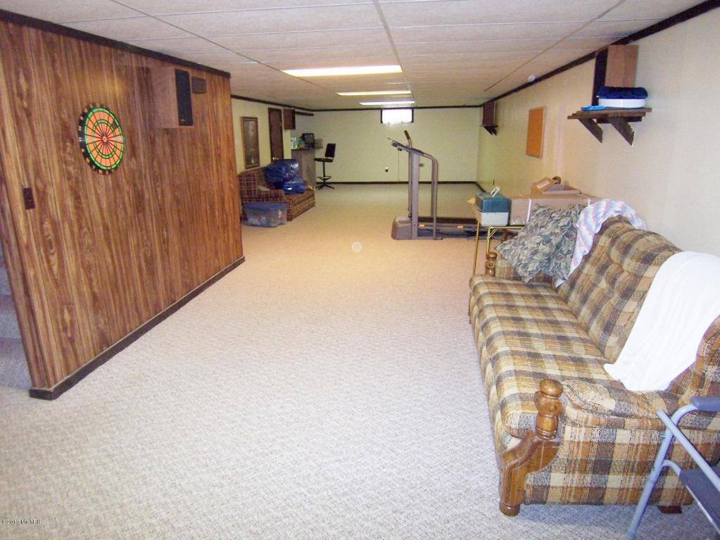520 N Cedar St, Evart, MI 49631 photo 15