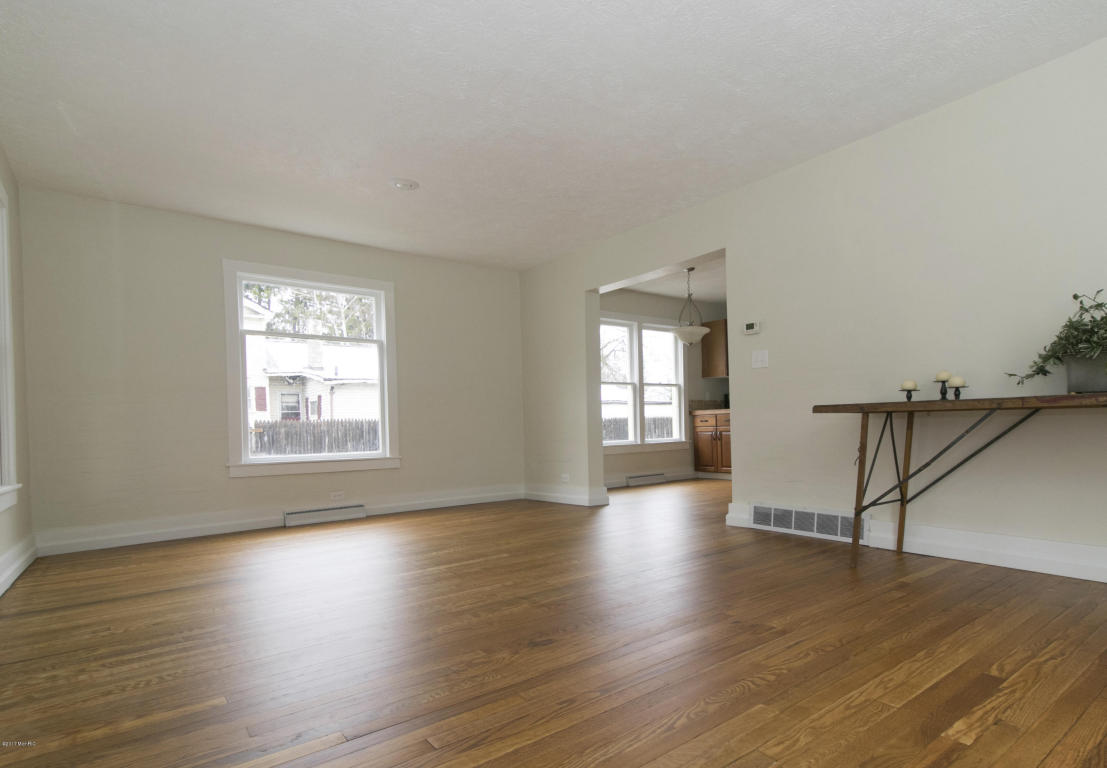 209 Brigham, Plainwell, MI 49080 photo 5