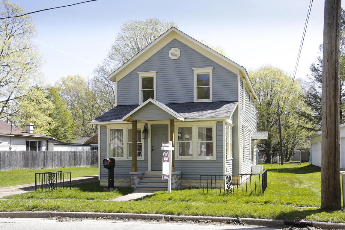 209 Brigham, Plainwell, MI 49080 photo 2