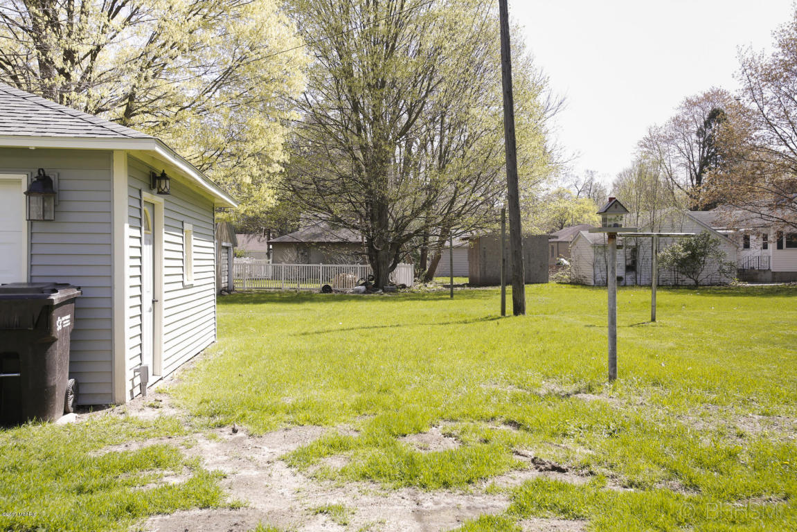 209 Brigham, Plainwell, MI 49080 photo 24