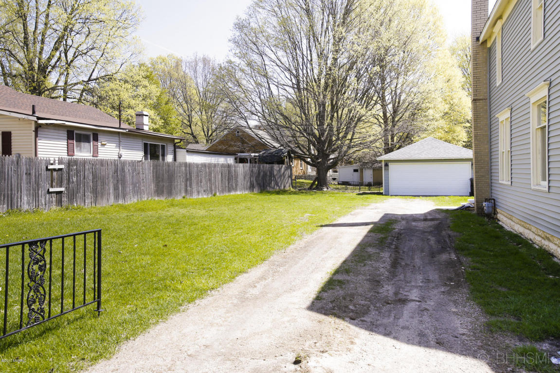 209 Brigham, Plainwell, MI 49080 photo 23