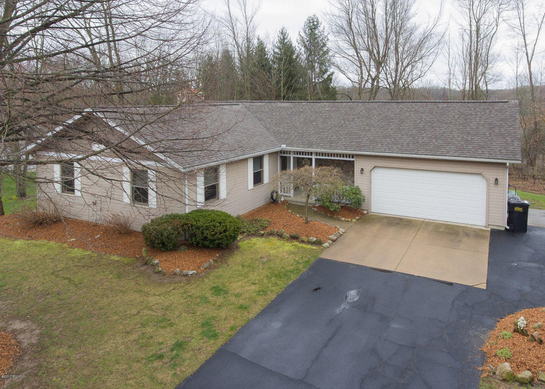 16 Heron Ct, Plainwell, MI 49080 photo 1