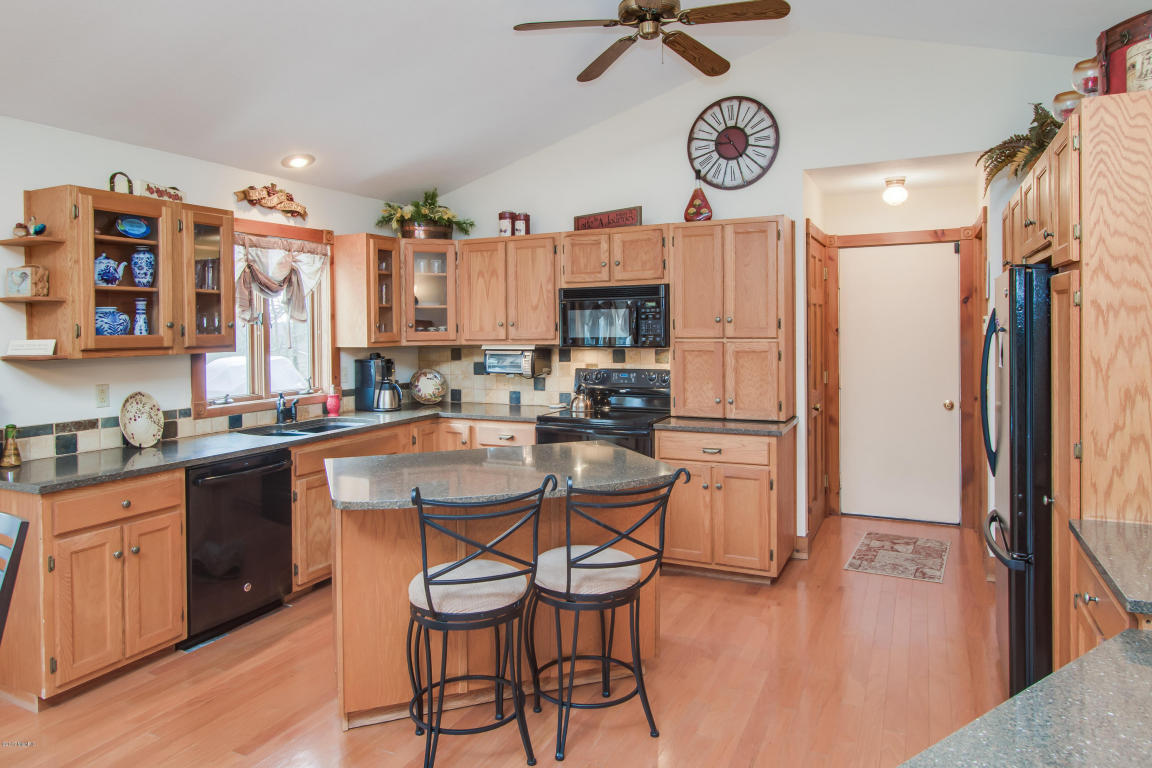 16 Heron Ct, Plainwell, MI 49080 photo 4