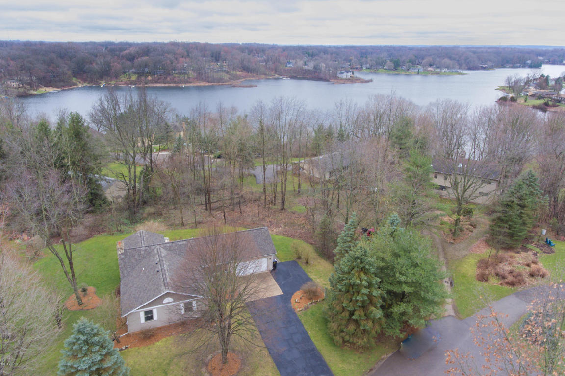 16 Heron Ct, Plainwell, MI 49080 photo 2
