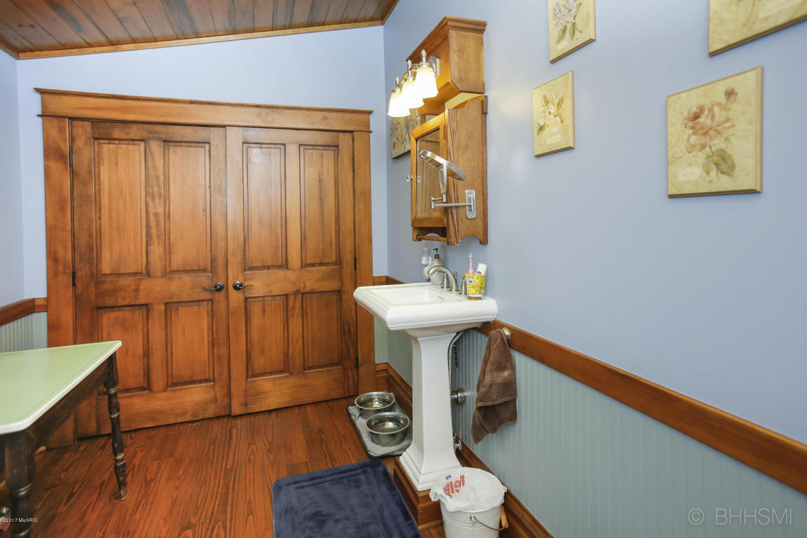 320 N Eagle, Marshall, MI 49068 photo 16