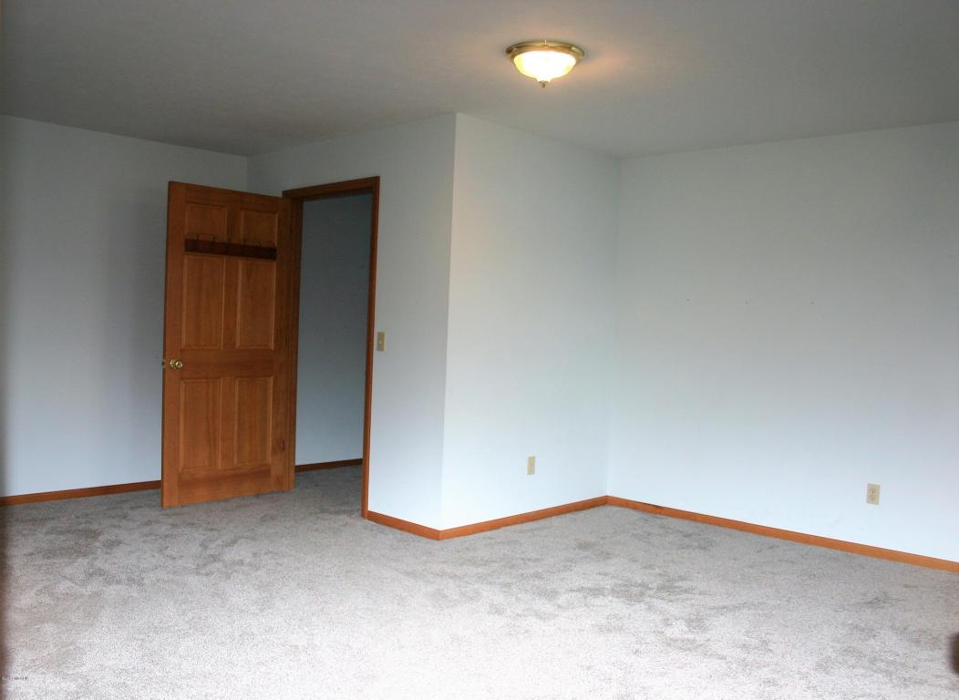 11368 E Point Dr, Delton, MI 49046 photo 31