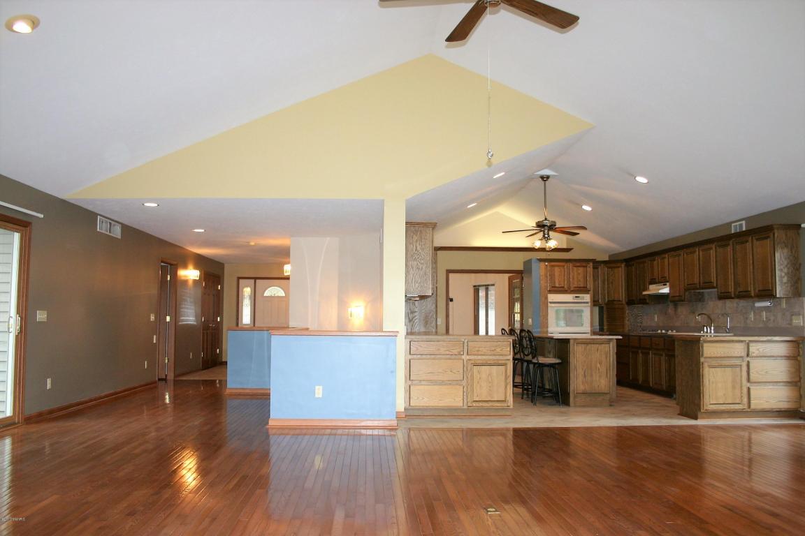 11368 E Point Dr, Delton, MI 49046 photo 18