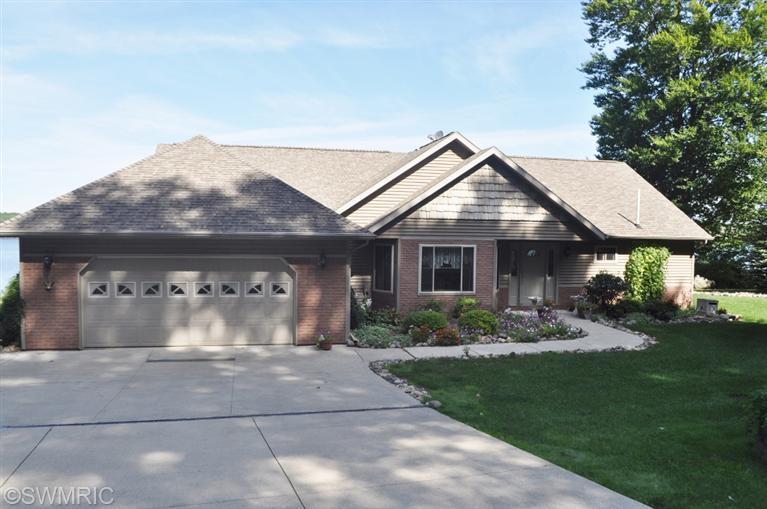 11368 E Point Dr, Delton, MI 49046 photo 8