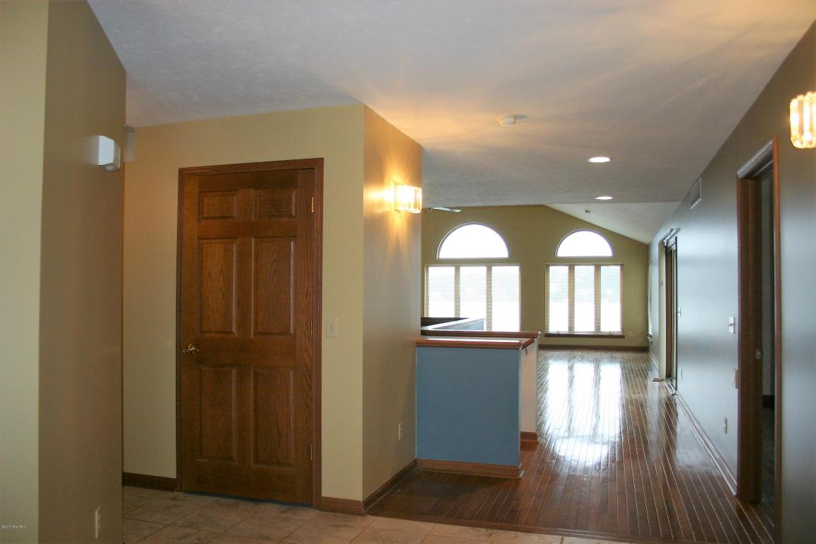 11368 E Point Dr, Delton, MI 49046 photo 14