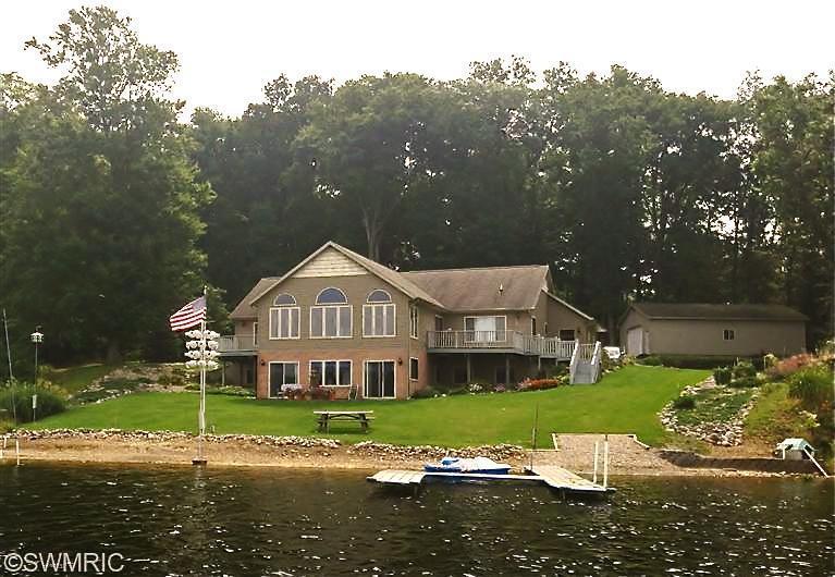 11368 E Point Dr, Delton, MI 49046 photo 2