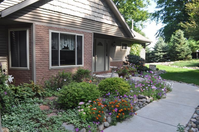 11368 E Point Dr, Delton, MI 49046 photo 12