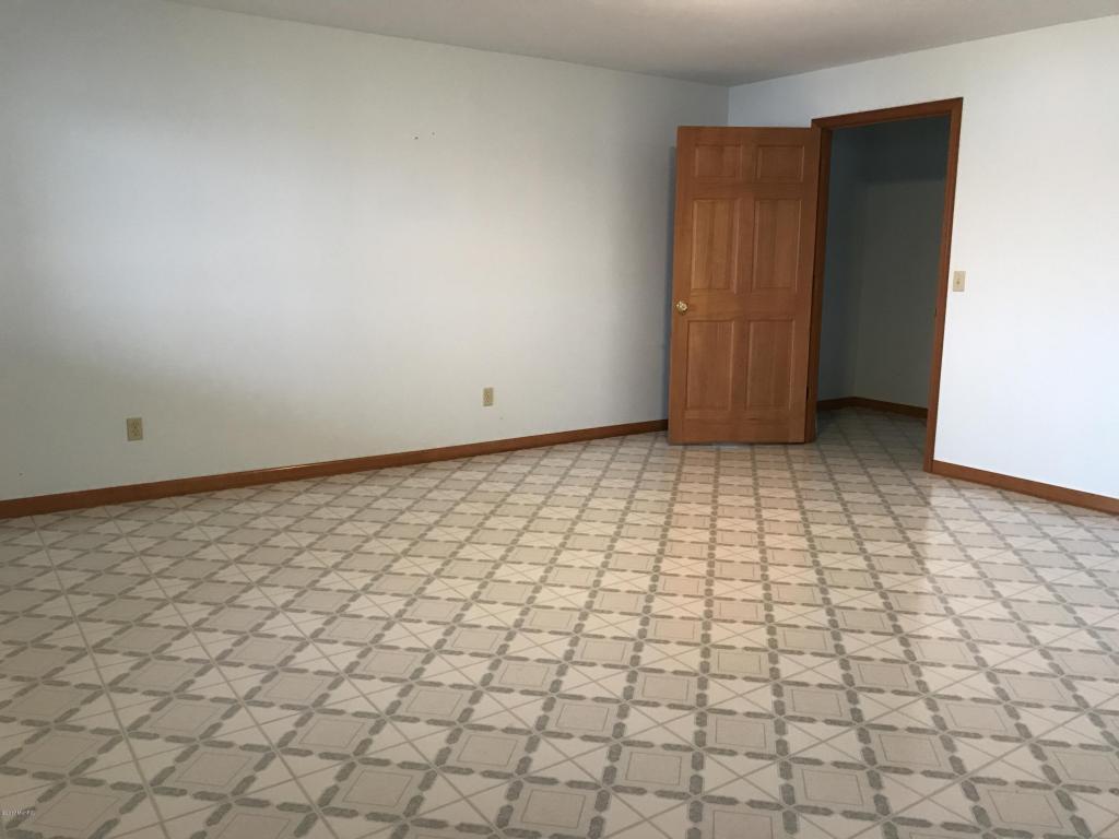 11368 E Point Dr, Delton, MI 49046 photo 37