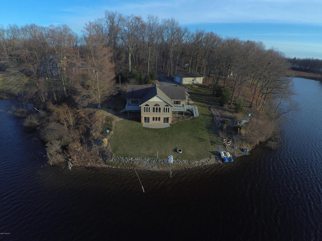 11368 E Point Dr, Delton, MI 49046 photo 1