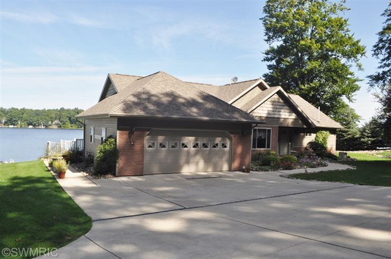 11368 E Point Dr, Delton, MI 49046 photo 10