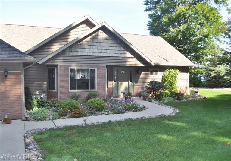 11368 E Point Dr, Delton, MI 49046 photo 9
