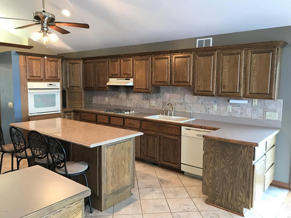11368 E Point Dr, Delton, MI 49046 photo 23