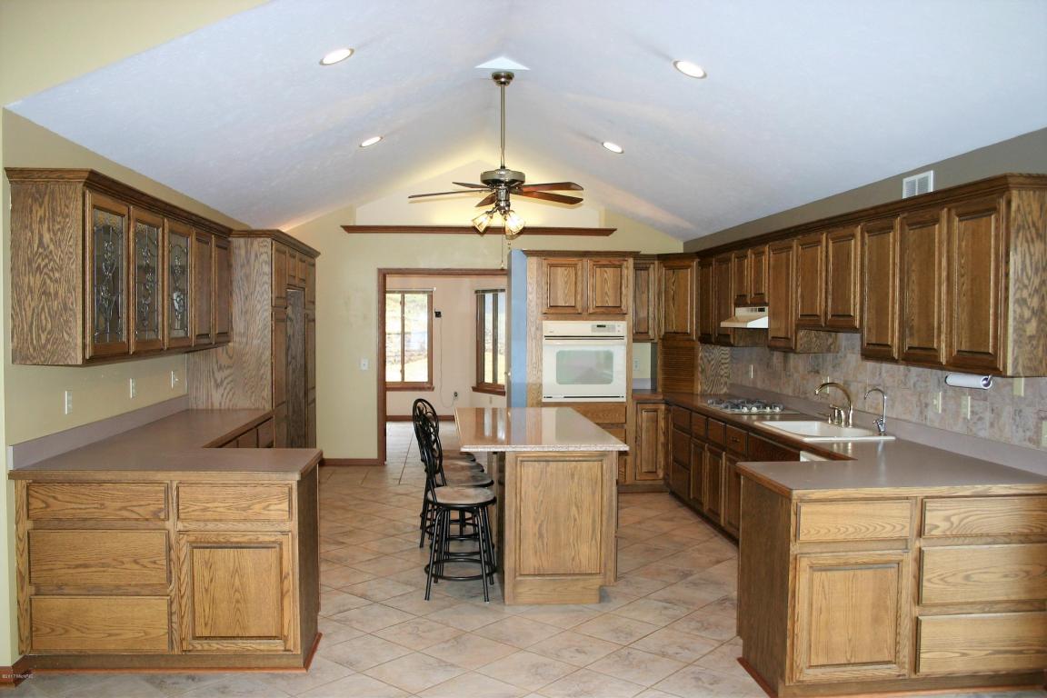 11368 E Point Dr, Delton, MI 49046 photo 21