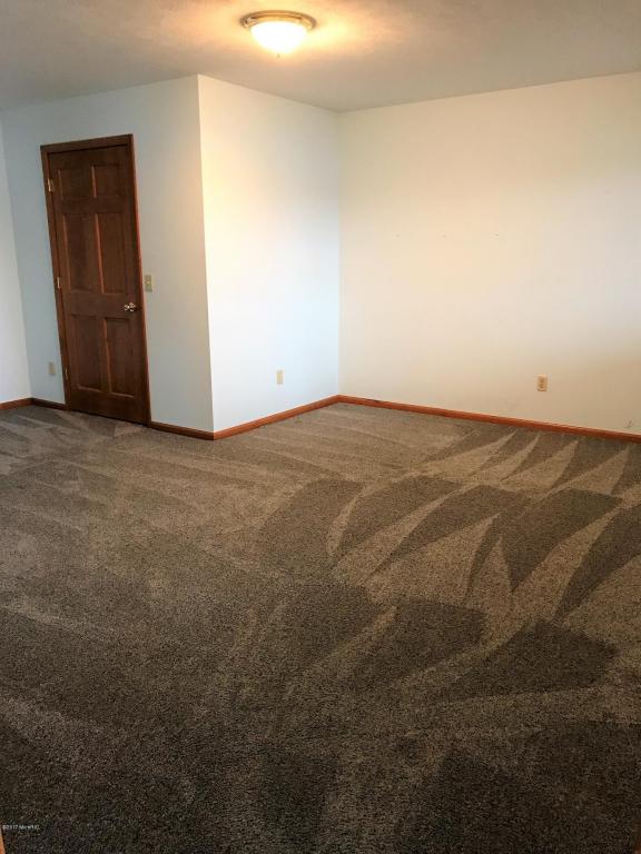 11368 E Point Dr, Delton, MI 49046 photo 32