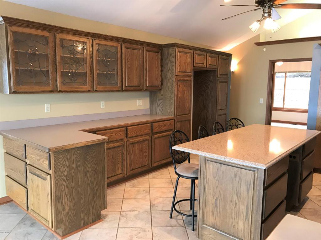 11368 E Point Dr, Delton, MI 49046 photo 24