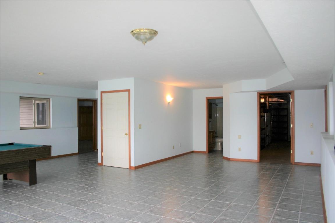 11368 E Point Dr, Delton, MI 49046 photo 33