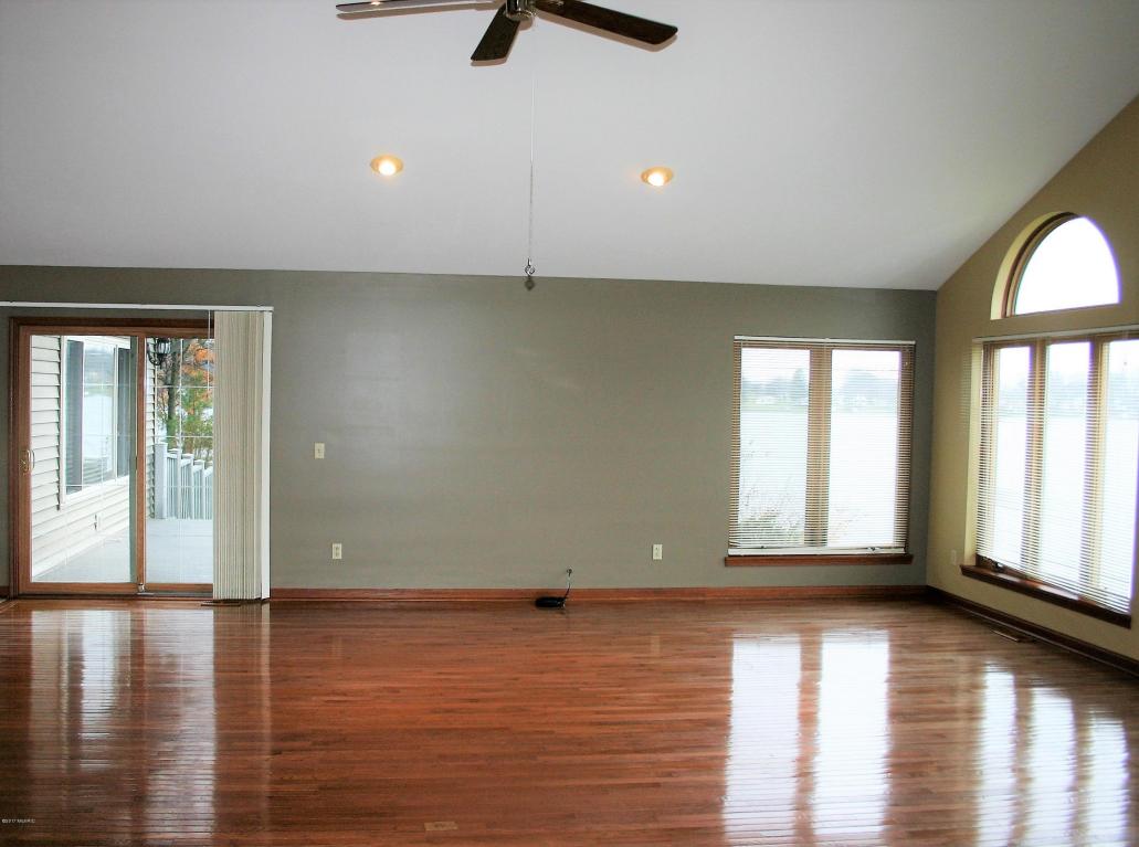 11368 E Point Dr, Delton, MI 49046 photo 27