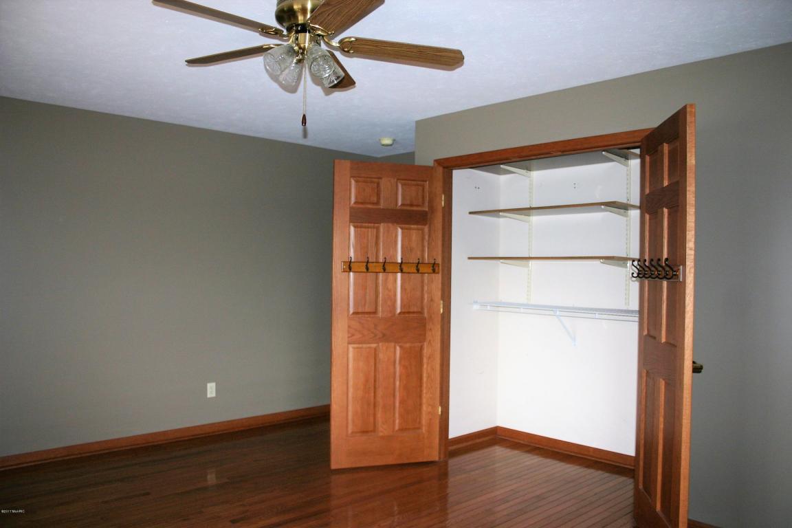 11368 E Point Dr, Delton, MI 49046 photo 28