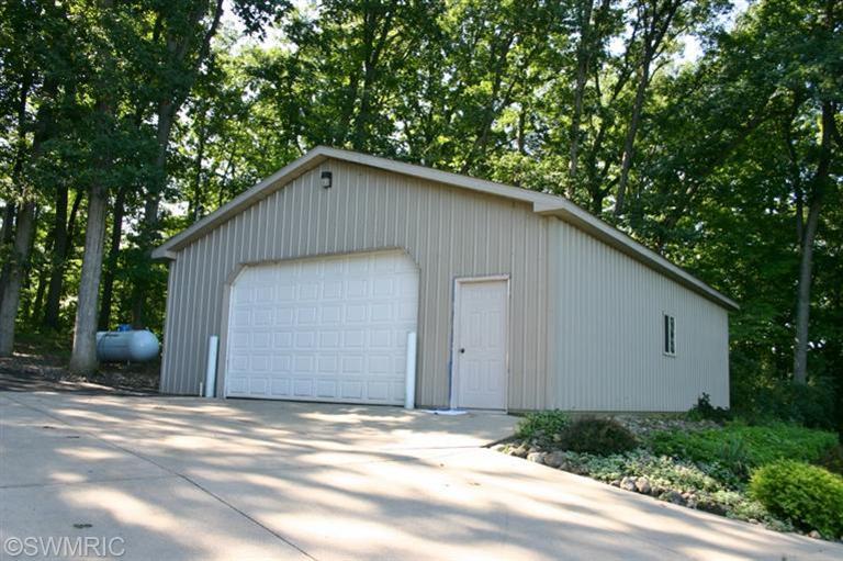 11368 E Point Dr, Delton, MI 49046 photo 5