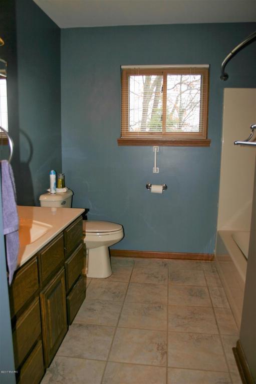 11368 E Point Dr, Delton, MI 49046 photo 30