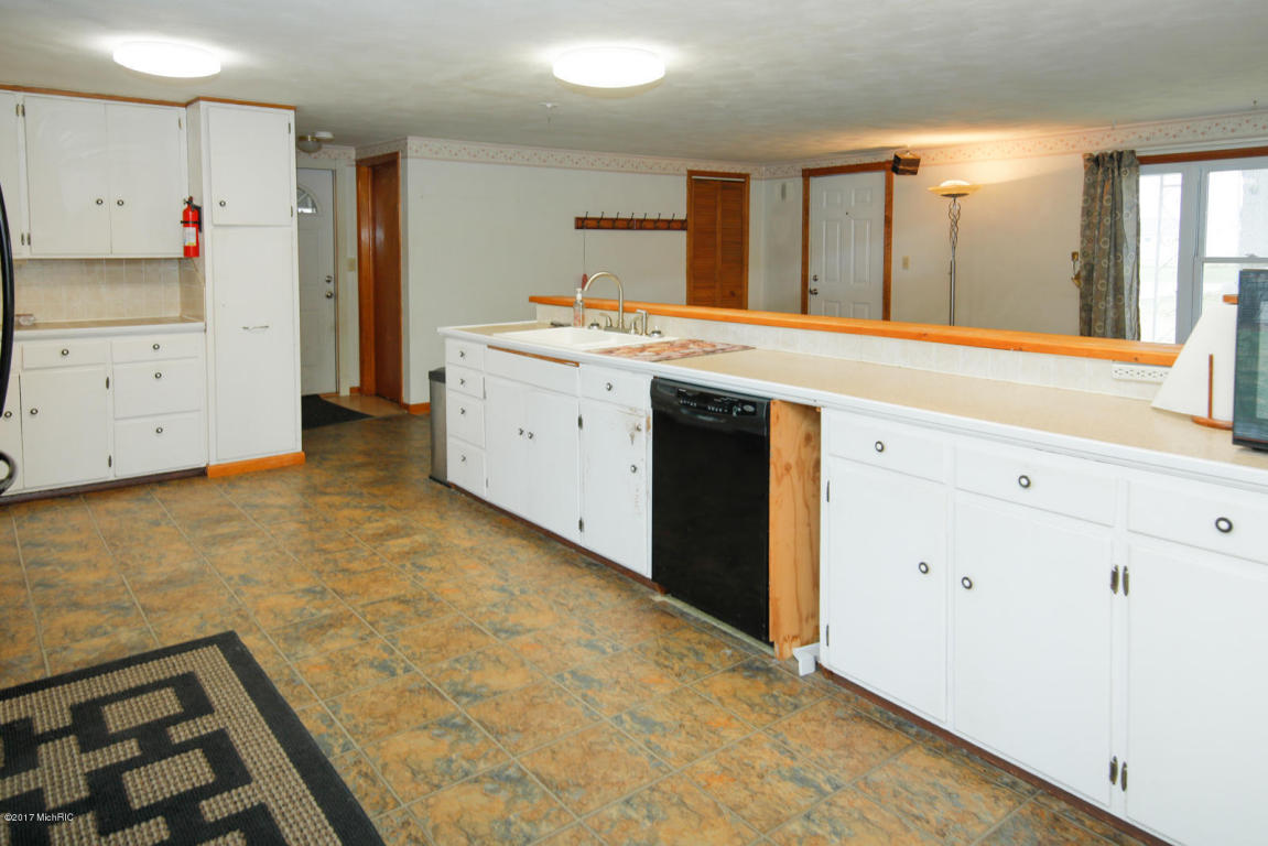18883 M-60, Three Rivers, MI 49093 photo 6